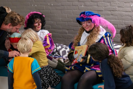 2025-11-23 Sint leest voor-37